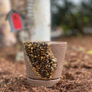 Brown tigers eye planter